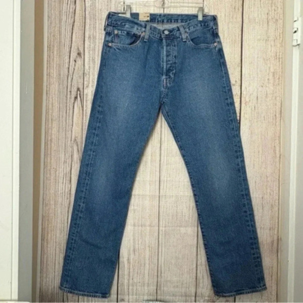 Levis Mens Straight leg Buttonfly jeans size 33X32